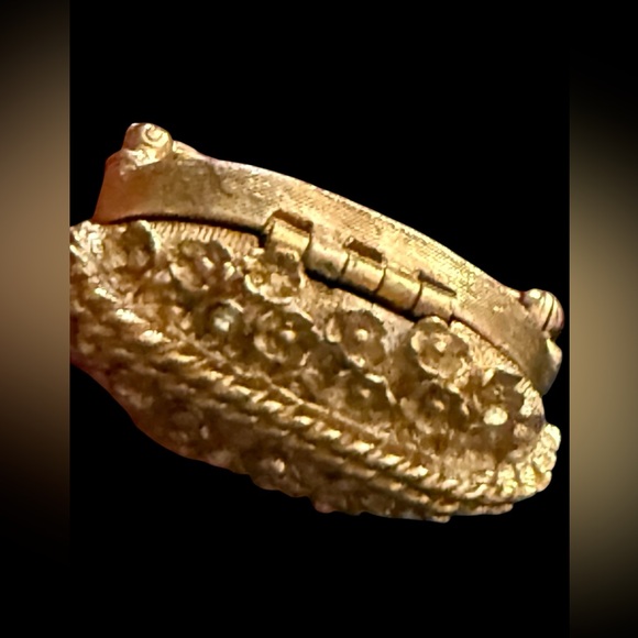 Vintage Sign Gold Tone Floral Basket Perfume Brooch Pin - Picture 9 of 10